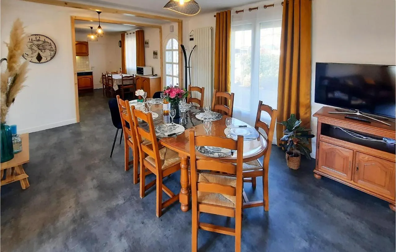 Pet Friendly Home In Allaire With Kitchen France